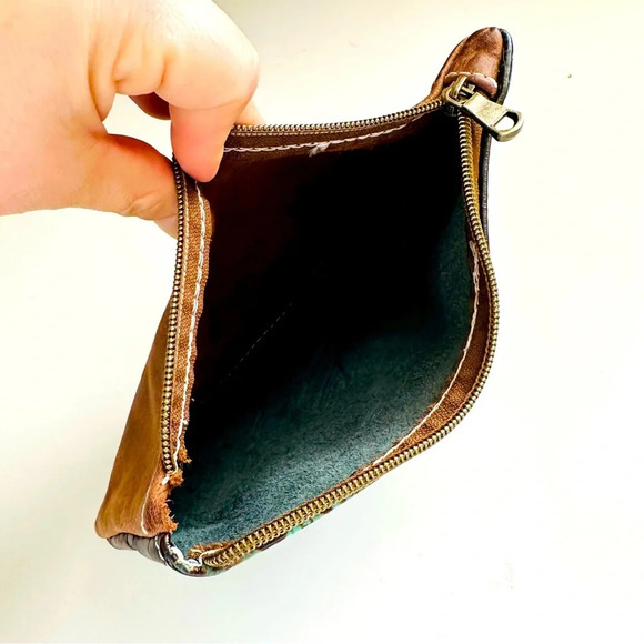 Plumas and Jade Tooled Feather Leather Makeup Bag - Picture 4 of 4